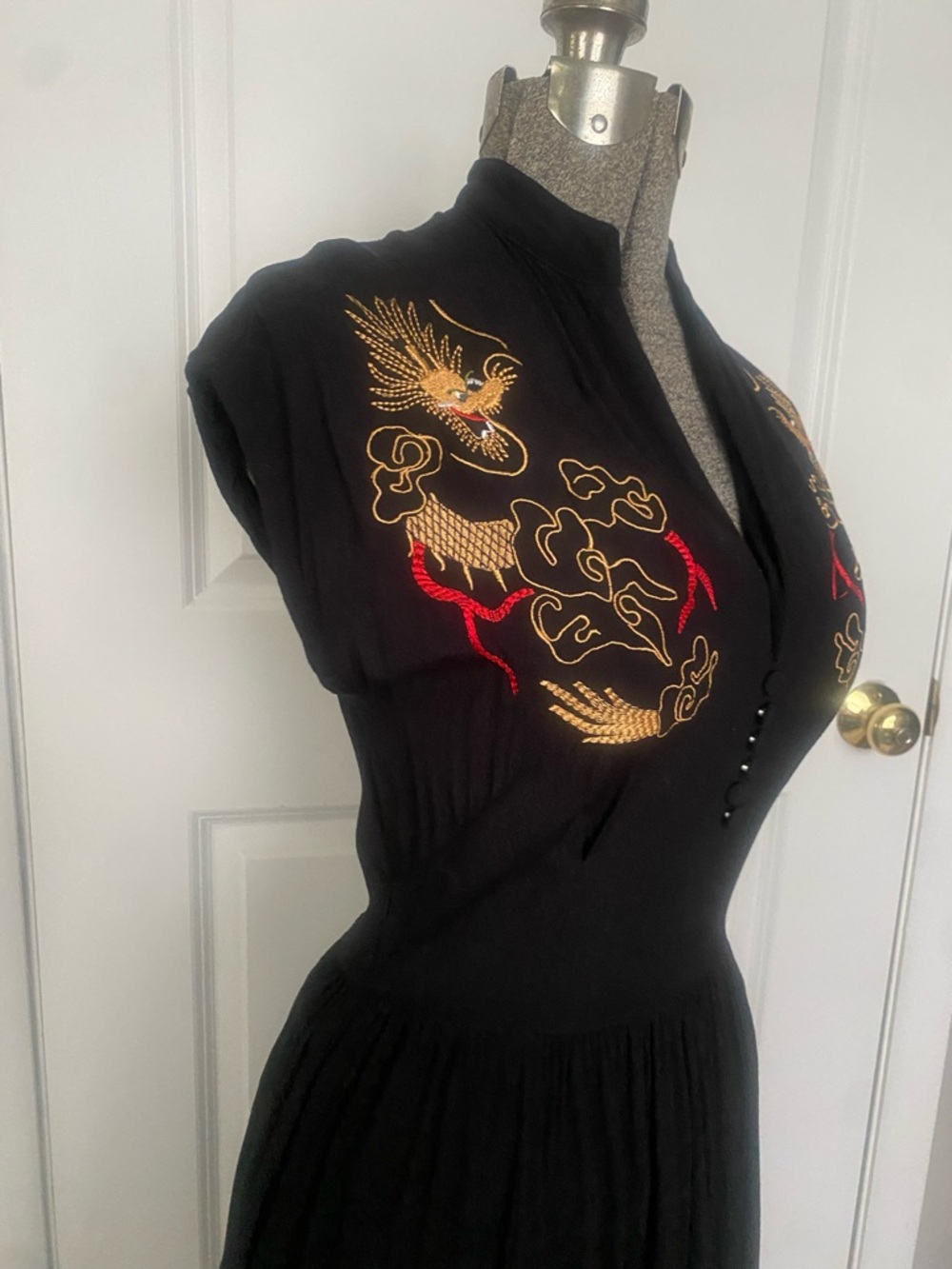 Black Embroidered Cap-Sleeve Midi Dress - Picture 7 of 13